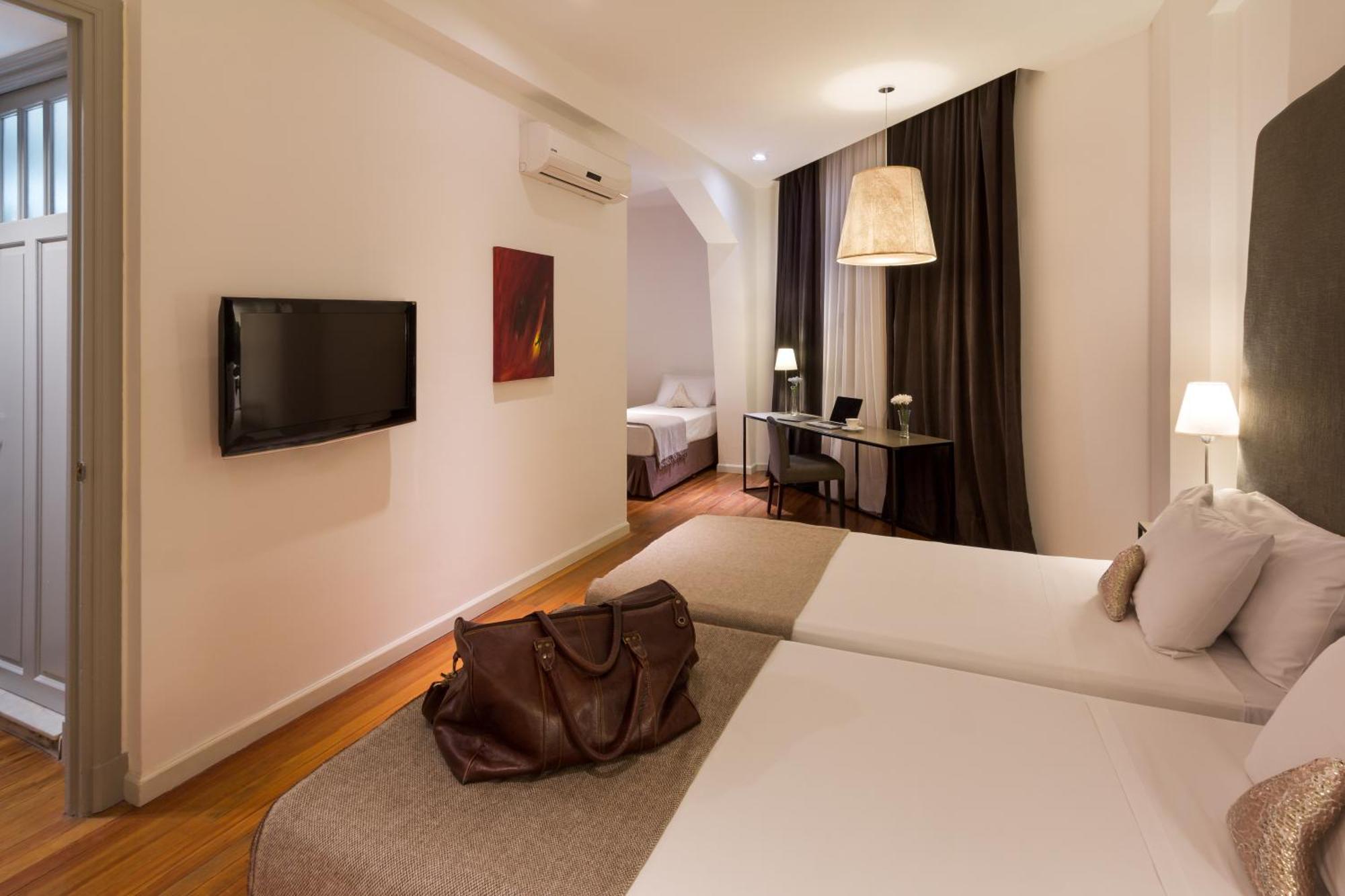 Suite with 3 Twin Beds,1697915592:JPEG