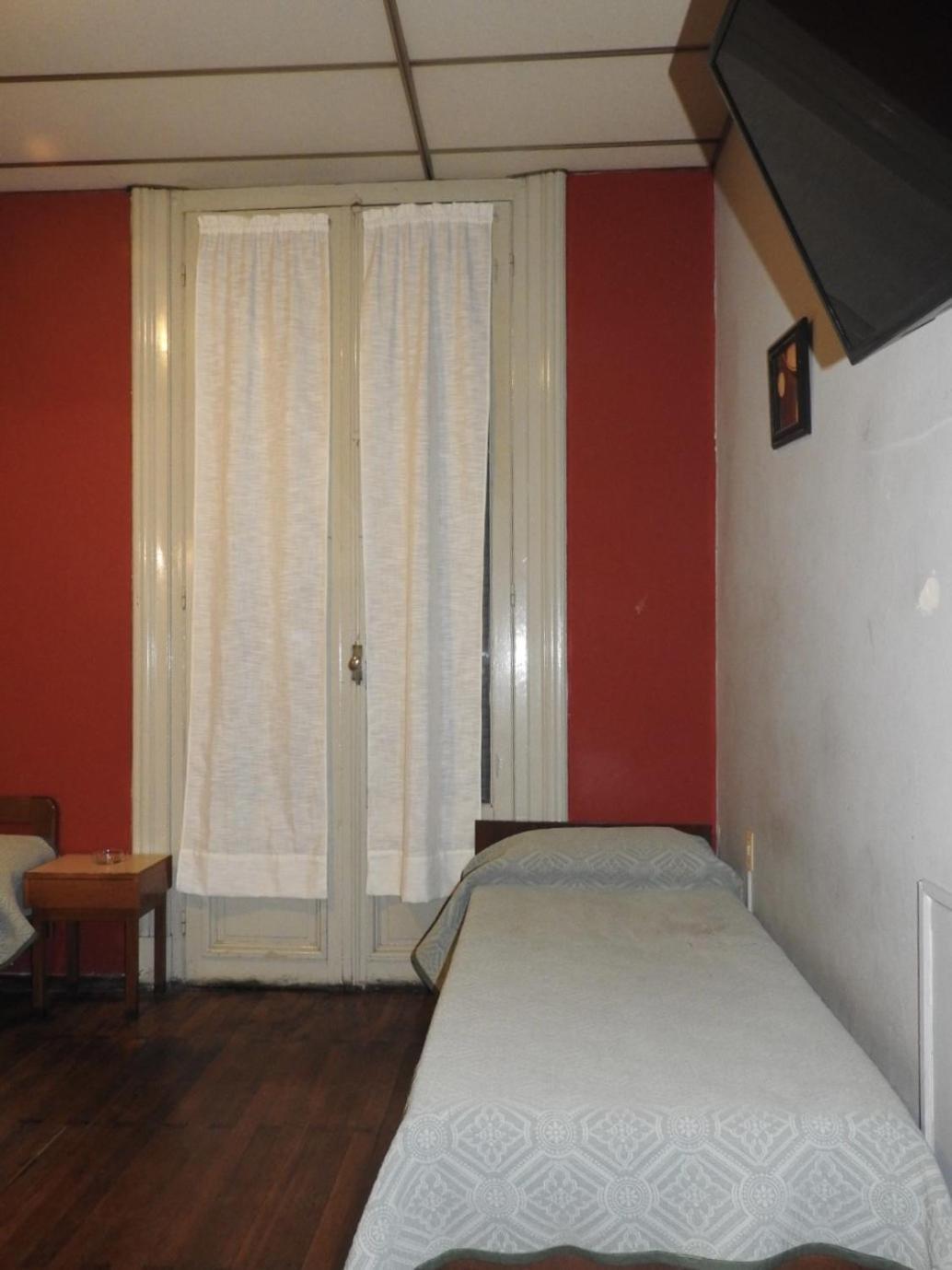 Quarto com 2 Camas de Solteiro